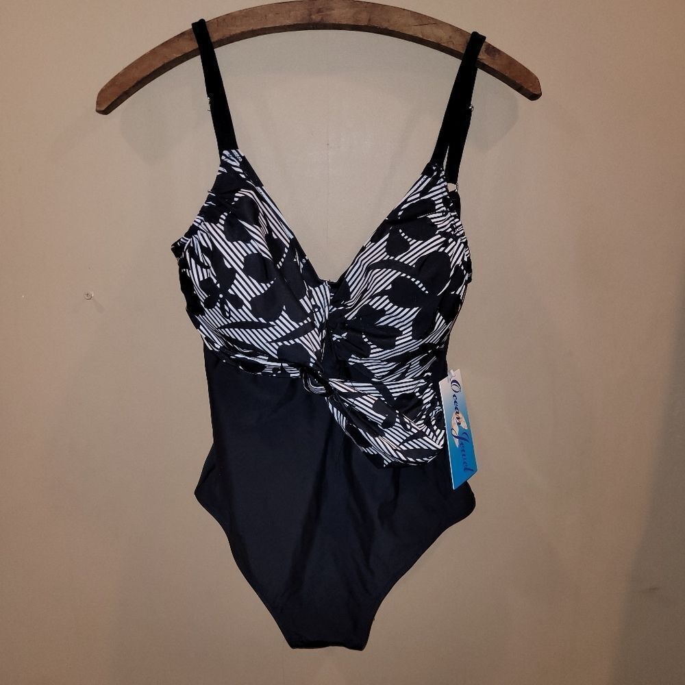 Ocean Jewel Black and White Women's One Piece Swimsuit 8-10 NWT soft molded cups